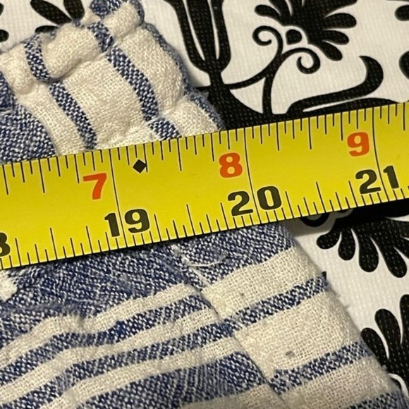 Old Navy - linen blend blue / white stripe Capri pants - Picture 6 of 6